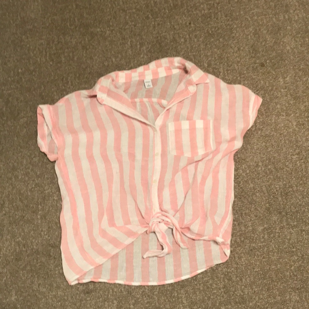 Button up collar striped. Very stylish